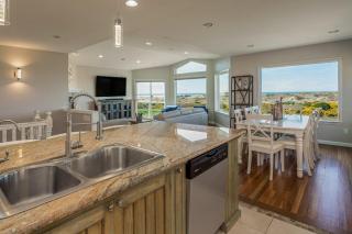 Luxe oceanfront home with decks grill fireplace gourmet kitchen & fast WiFi - 1