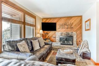 All-Suite Alpine Getaway - Pools Hot Tubs & Golf - Shuttle to Ski Mountain - 7