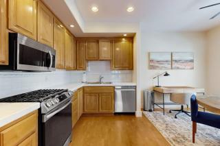 Conveniently located townhome with kitchen kitchenette balcony & fireplace - 1