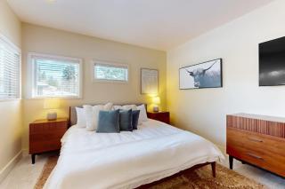 Charming dog-friendly retreat near skiing & golf with views & fireplace - 7