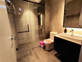 CLASSY SUITE's AT A X O N KL - 8