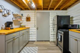 Peaceful Mountaintop Getaway Solar Power - 7