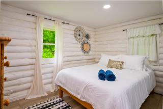 Peaceful Mountaintop Getaway Solar Power - 3