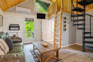 Peaceful Mountaintop Getaway Solar Power - 4