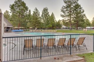 Comfortable condo with private hot tub & tennis-great location - 8