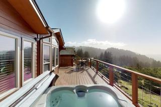 Coastal retreat with ocean views patio WiFi streaming - 9
