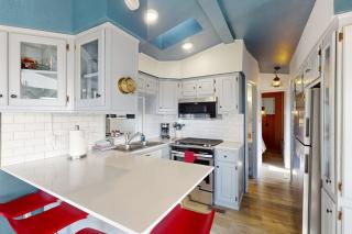 Coastal retreat with ocean views patio WiFi streaming - 1