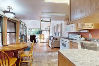 Peaceful dog-friendly cabin on the coast with great deck views - 3