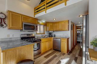 Gorgeous dog-friendly coastal escape with private hot tub patio & amazing views - 5