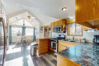 Gorgeous dog-friendly coastal escape with private hot tub patio & amazing views - Brookings - 2