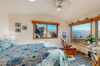 Gorgeous dog-friendly coastal escape with private hot tub patio & amazing views - 2