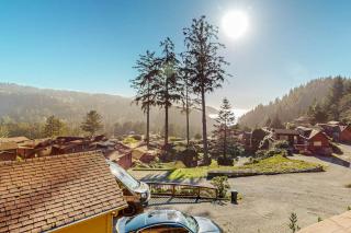 Gorgeous dog-friendly coastal escape with patio & amazing views! - 6