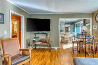 Delightful home near the beach with private deck firepit - 3