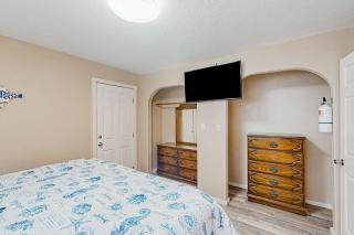 Spacious coastal property with separate living quarters wood stove & grill - 4