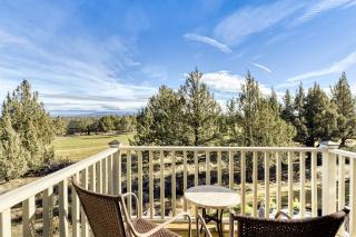 Charming home on golf course with shared pool hot tub & resort amenities - 0