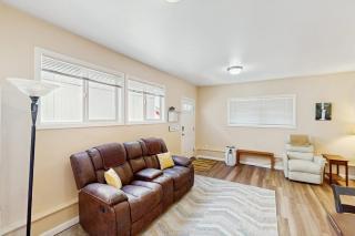 Cozy dog-friendly studio fast WIFI AC and in-unit washer & dryer - 0