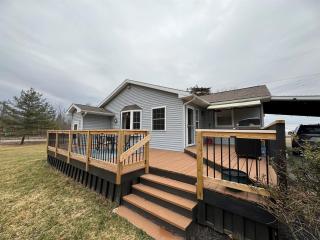 The Toasty Marshmallow Pet Friendly Deck & Fire Pit Near Keuka Lake - 0
