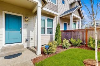 Beautiful Spacious Townhome close to downtown & UO with WiFi AC Fireplace - 6