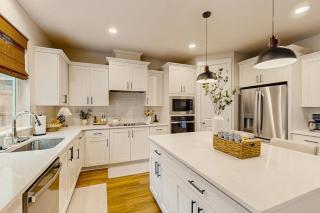 Spacious family friendly home with full kitchen enclosed yard washer & dryer - 5