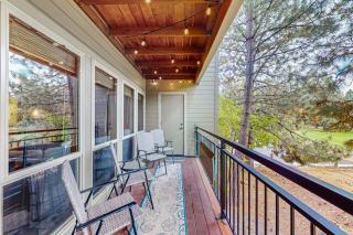Mountain-view condo with pool hot tub sauna fitness room balcony & W&D - 9