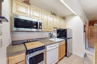 Mountain-view condo with pool hot tub sauna fitness room balcony & W&D - 2
