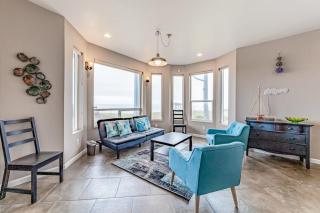 Dog-friendly ocean view home with WiFi remote work spaces and washer&dryer - 9