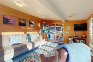 Ocean view retreat with nautical interior pinball machine grill games & AC - Brookings - 1