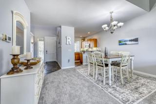 Two-Story Townhouse withFree WiFi Fireplace AC Patio & Shared Hot Tub Pools - 5