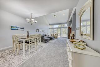 Two-Story Townhouse withFree WiFi Fireplace AC Patio & Shared Hot Tub Pools - 6