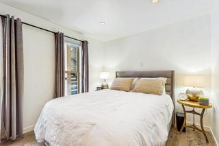 Beautiful condo at Seventh Mountain with shared hot tub & pool fireplace patio - 1
