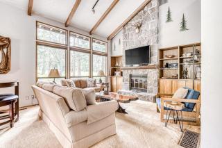 Modern spacious getaway with private hot tub wood fireplace WiFi & game room - 9