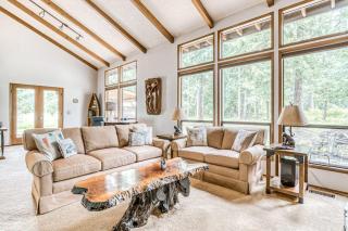 Modern spacious getaway with private hot tub wood fireplace WiFi & game room - 8
