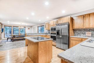 Modern spacious getaway with private hot tub wood fireplace WiFi & game room - 2