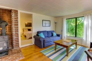 Cozy home with private hot tub near Ridge Trail and golf - 1