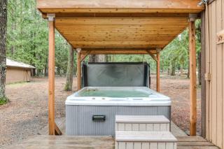 Modern spacious getaway with private hot tub wood fireplace WiFi & game room - 7