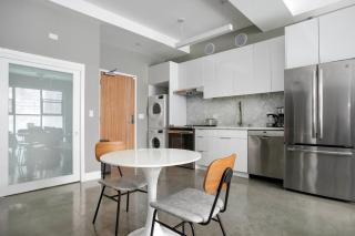 Blueground Historic Core rooftop pool nr The Bradbury Building LAX-1203 - 6