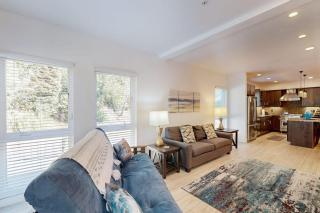 Stunner apartments with fireplace grill partial ocean views & partial AC - 7