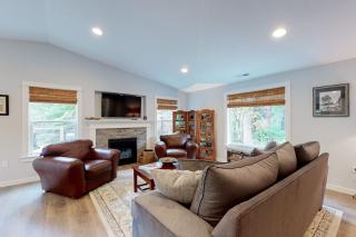 Brand-new home with hot tub deck fast WiFi central AC & great location - 9