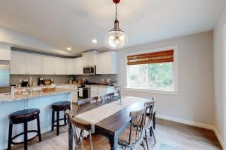 Brand-new home with hot tub deck fast WiFi central AC & great location - 4
