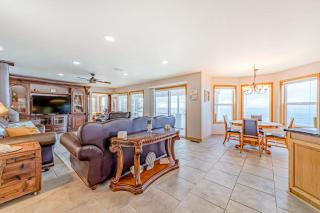 Gorgeous oceanfront estate with amazing views & hot tub - steps to quiet beach - 7