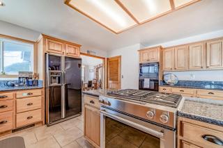 Gorgeous oceanfront estate with amazing views & hot tub - steps to quiet beach - 8