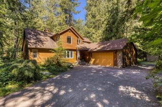 Classic riverfront home with great views game room hot tub & modern cabin feel - Welches - 0