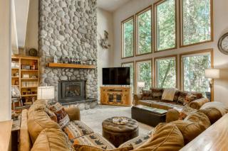 Classic riverfront home with great views game room hot tub & modern cabin feel - Welches - 8