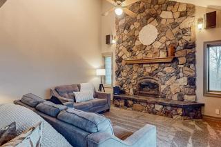 Dog-friendly hilltop estate with fireplace & incredible Columbia River view - 2