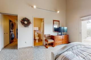 Charming waterfront condo with pool tennis hot tub balcony & W&D - 1