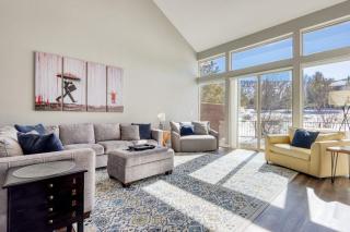 Light-filled townhome with fireplace pools hot tubs gyms golf & tennis - 9