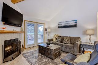 Spacious getaway near town with private hot tub pool access and fast WiFi - 4