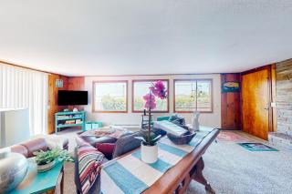 Golfers Healthcare Heroes and Nature Lovers Relax and Unwind by the Coast - 4