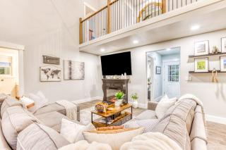 Inviting home with fireplace sauna full kitchen & W&D - 9