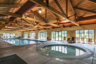 Inviting townhouse with fast WiFi patio & access to pools golf tennis & gym - 8